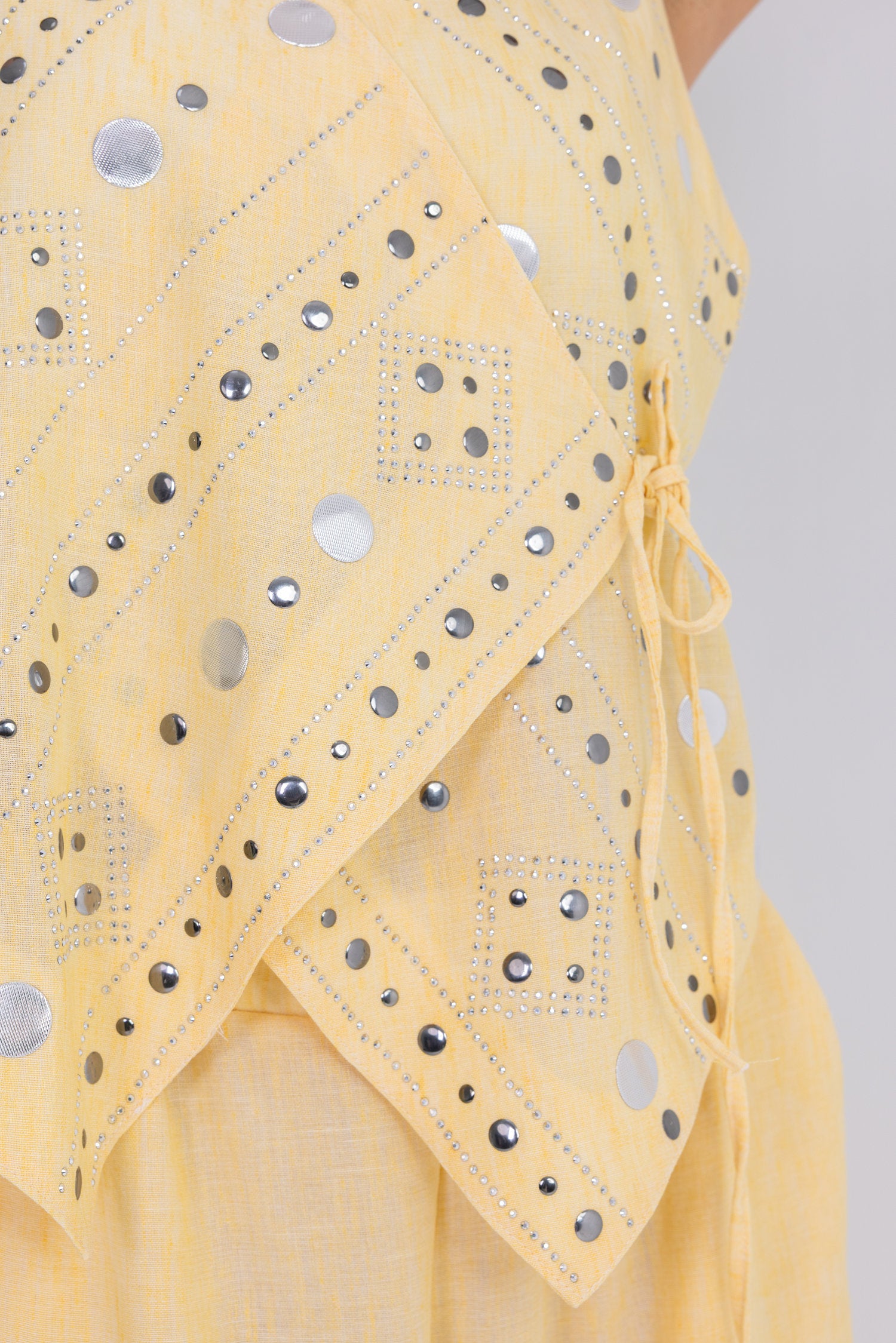 Gem Set in Yellow