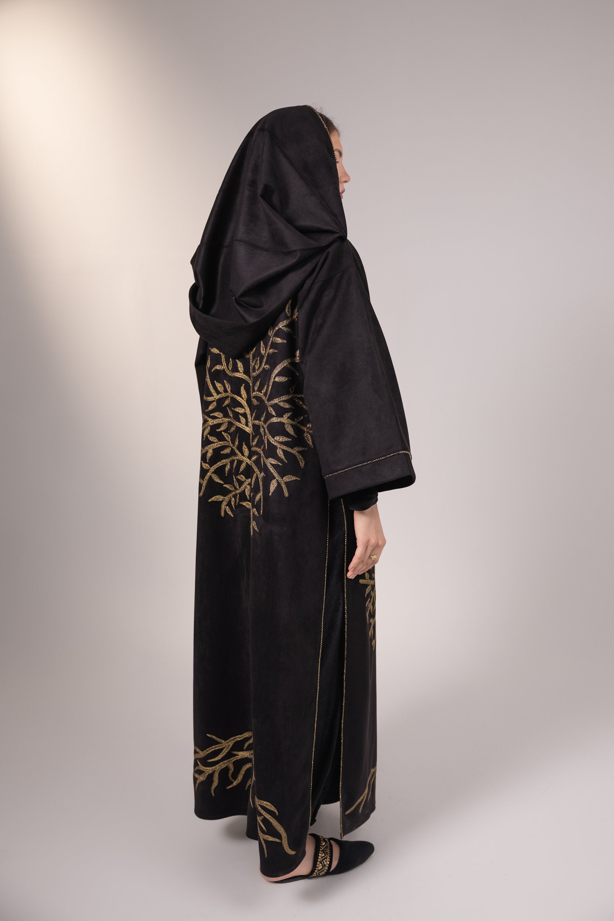 Yassmin Kaftan in Black
