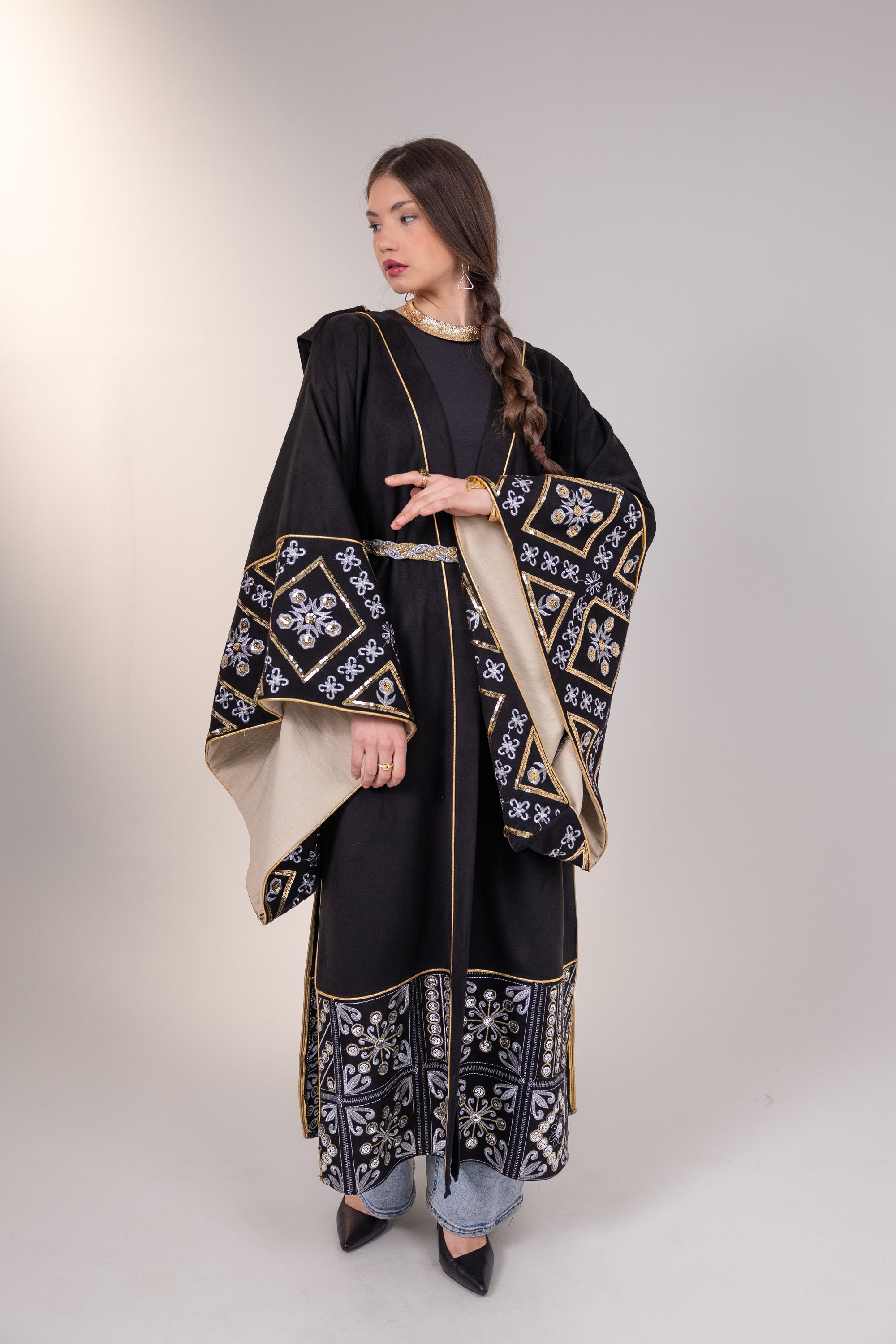 Tahia in Black