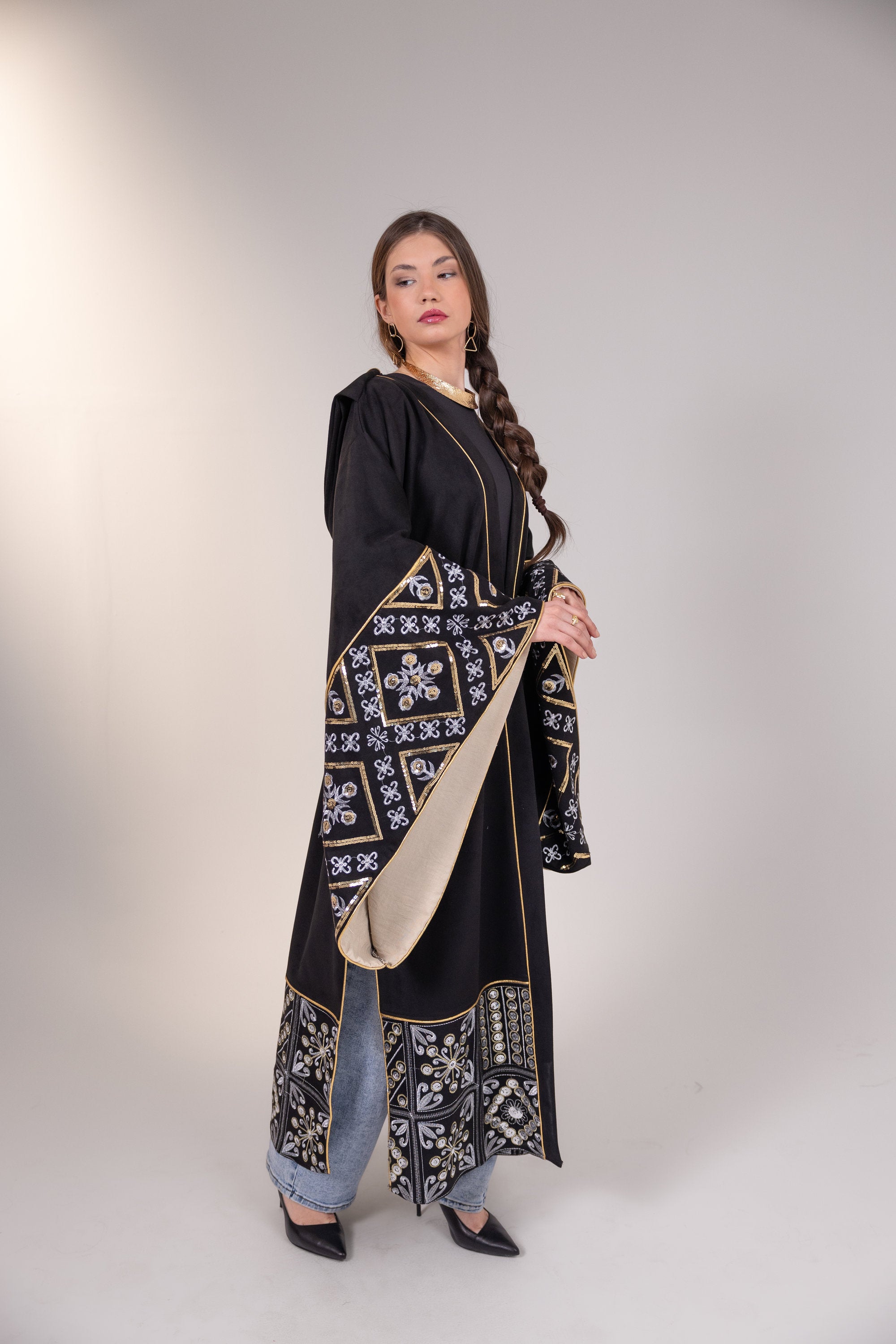 Tahia in Black