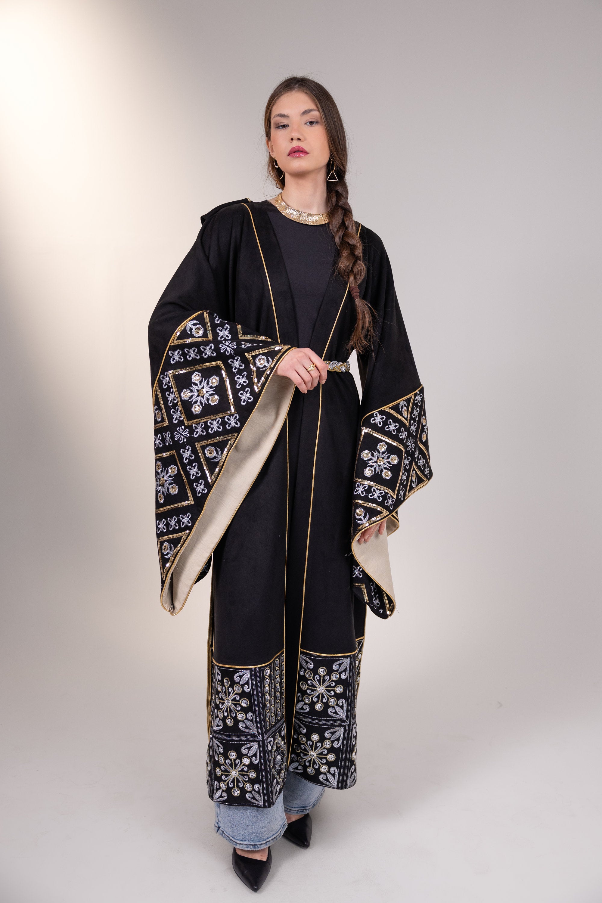Tahia in Black