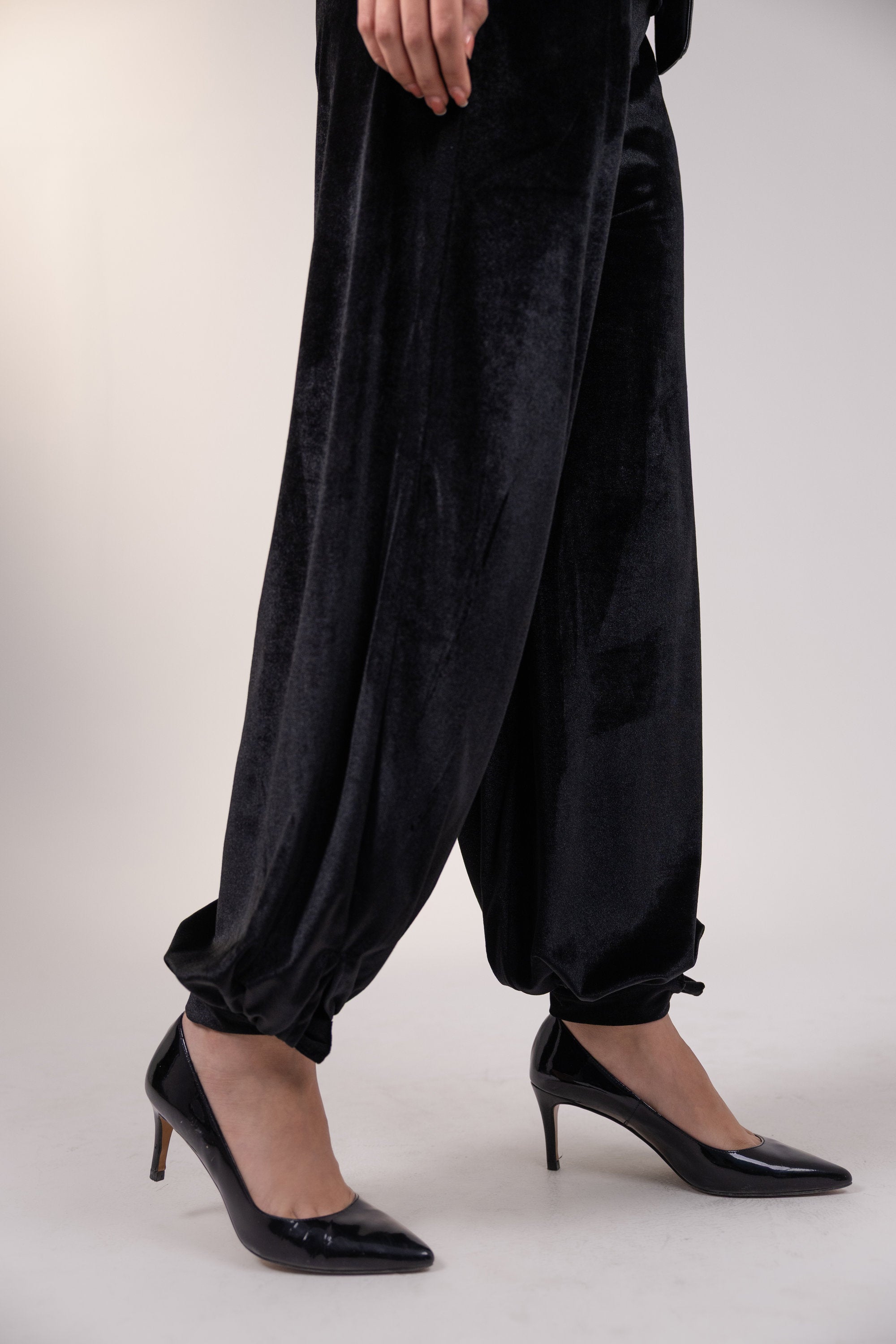 Anisa Basic in Black